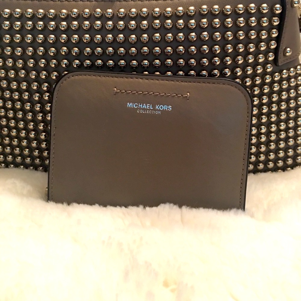 Michael Kors CELESTE Luxury Collection Taupe Card Wallet silver Rare find